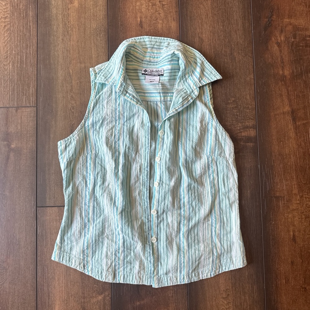 Vintage Columbia Women's Sleeveless Button Down Shirt - Light Blue and White